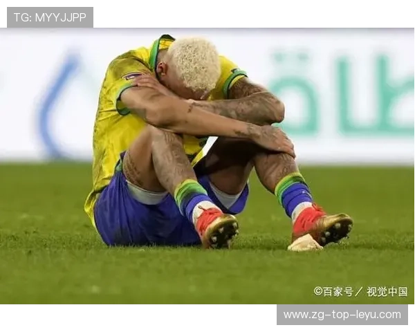 内马尔横切中路后分球，巴西前场配合如流水般自然——一场进攻艺术的品牌叙事